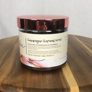 Manna Kadar Champagne Charcoal Scrub